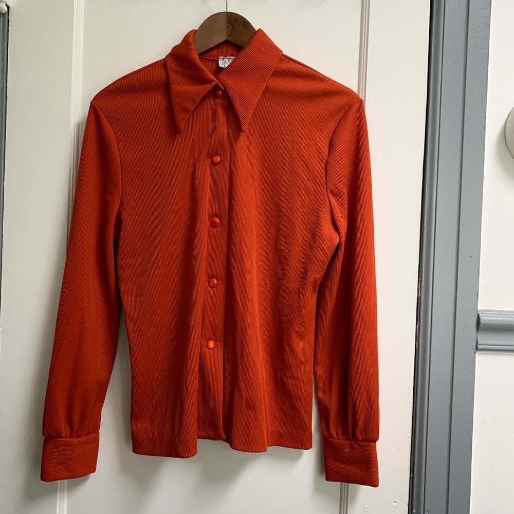 long-point collar button up
